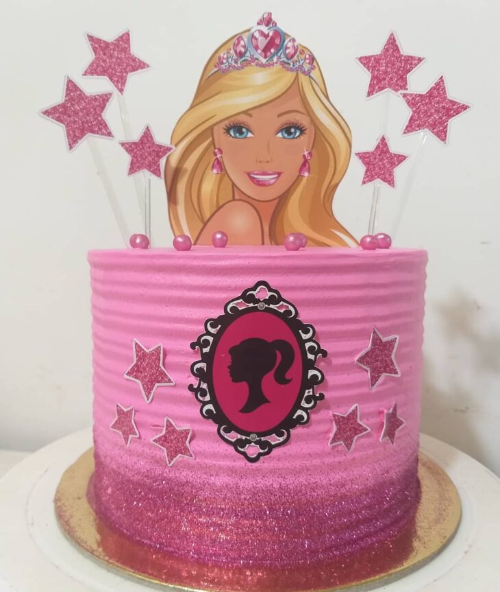 Tema Barbie 👑 Bolo 1kg com recheio de - Doceria Da Selma