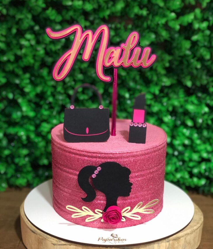 Morena Romanatti Cake Designer: Bolo de chocolate tema barbie