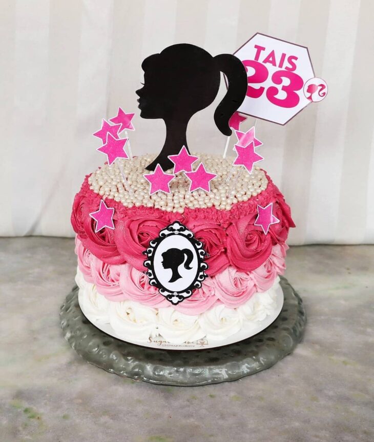 CupQueen - Bolo no tema Barbie, super feminino, delicado e fashion