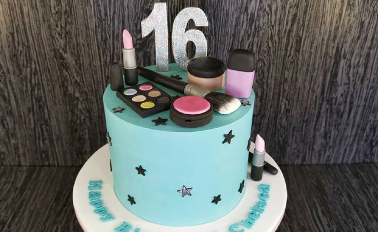 Bolo de Maquiagem, Como Fazer Bolo de Maquiagem, How To Make a Makeup  Cake