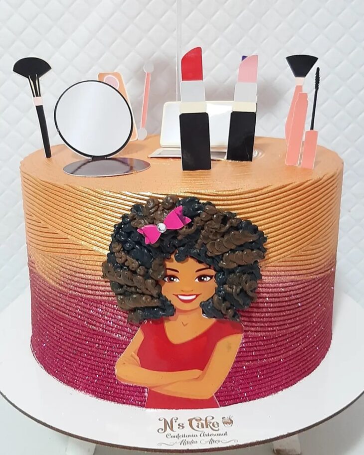 Bolo tema maquiagem 💄. Lilás com - Lacerrda Confeitaria