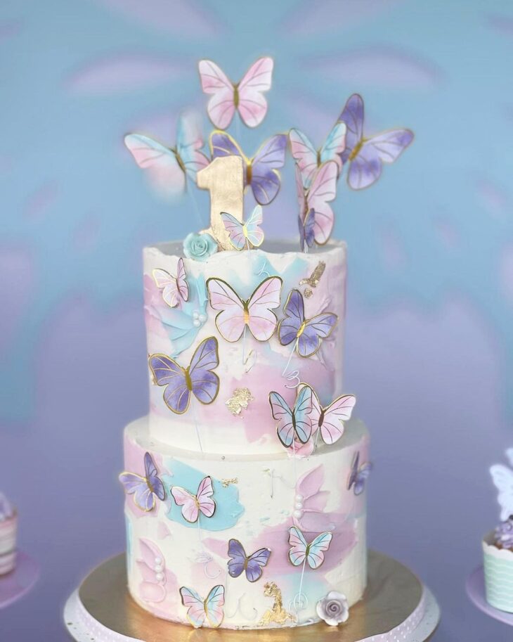 bolo de borboleta azul e rosa