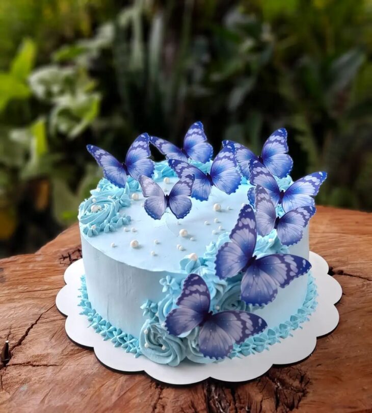 Bolo de borboletas: +95 modelos que parecem obras de arte - Artesanato  Passo a Passo!  Festas de aniversário azuis, Decoração do bolo de  aniversário, Bolos de aniversário de borboleta