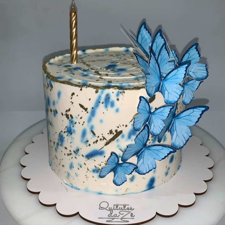 Bolo azul borboleta 🦋  Festas de aniversário azuis, Bolos de