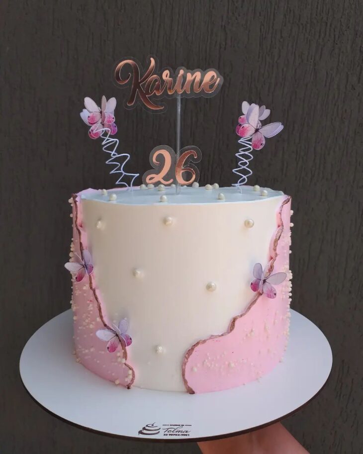 Bolo Femenino Decoração simples com Borboletas - Karine Cakes