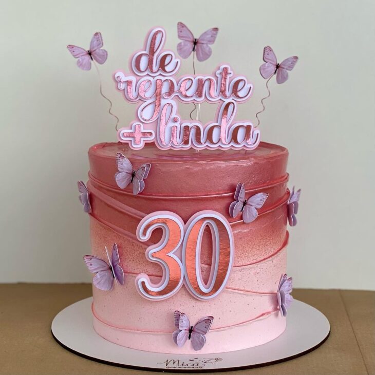 Bolo rose gold: 30 inspirações para uma festa supersofisticada  Bolo de aniversário  rosa, Decoração do bolo de aniversário, Bolo rosa