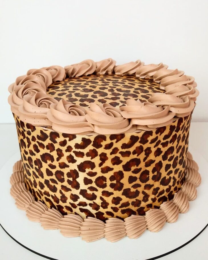 Bolo Animal Print Maquiagem - Confeitaria da Luana