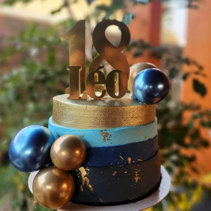 Bolo de 18 anos de chocolate - Entrega Grátis em 24h - ChefPanda