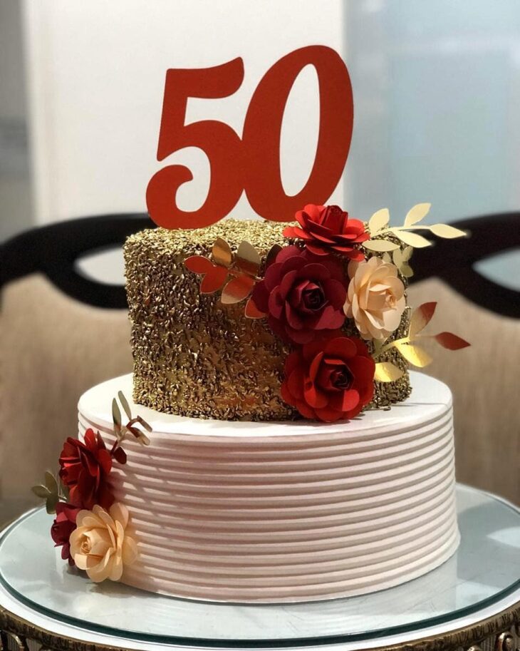 BOLO DOURADO COM VERMELHO  ESPECIAL 50 ANOS 