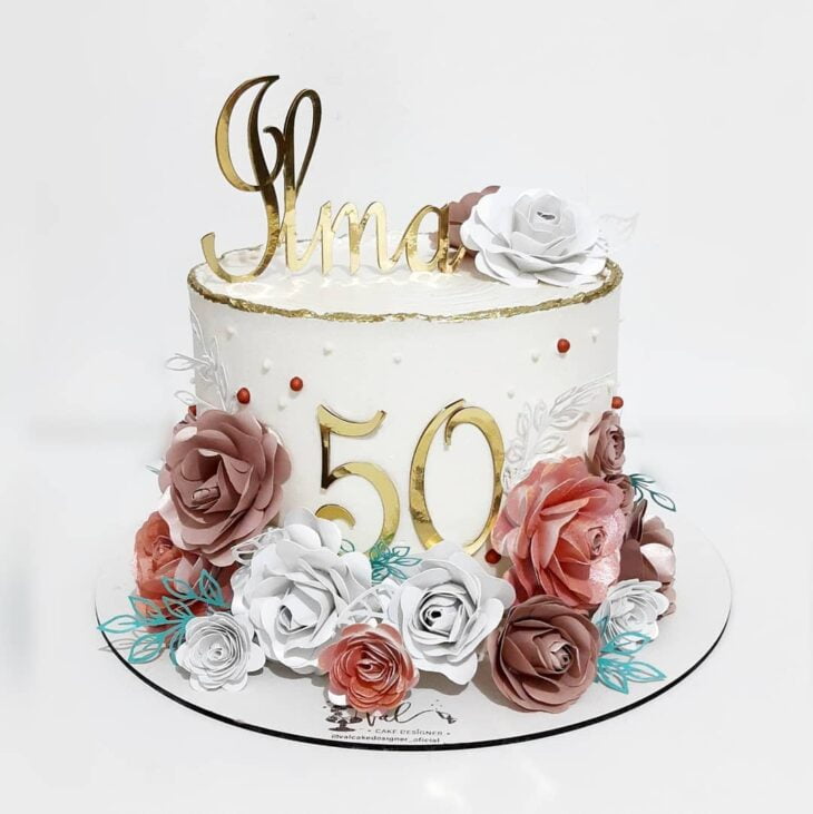 Bolo de 50 anos: 80 ideias para iniciar a nova década muito feliz  Bolo de 50  anos, Bolo lindo de aniversário, Bolo de aniversário de 50 anos