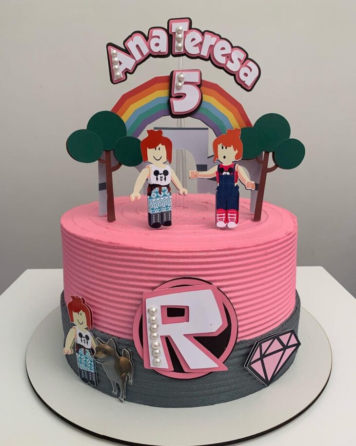 bolo de roblox para menina