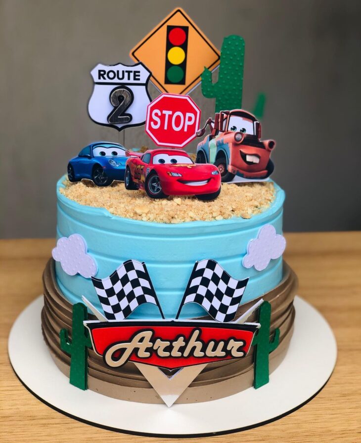 Bolo de aniversário tema carros - decoração 