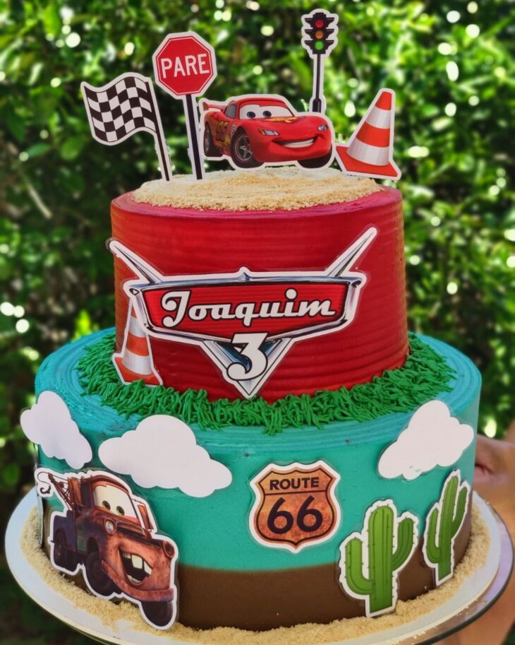 Bolo De Aniversário Com Biscoito De Gingermore Em Forma De Carro