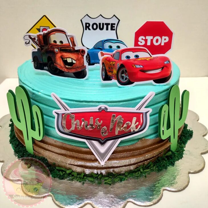 Quer Bolo? Doces Artesanais - Bolo Carros da Disney 🚗🚙 para o Matheus 🤩  . . Topper Personalizado @mundodsonhosperso . . . . . . . . . . . . . . . .  . . . . . . . . . . #