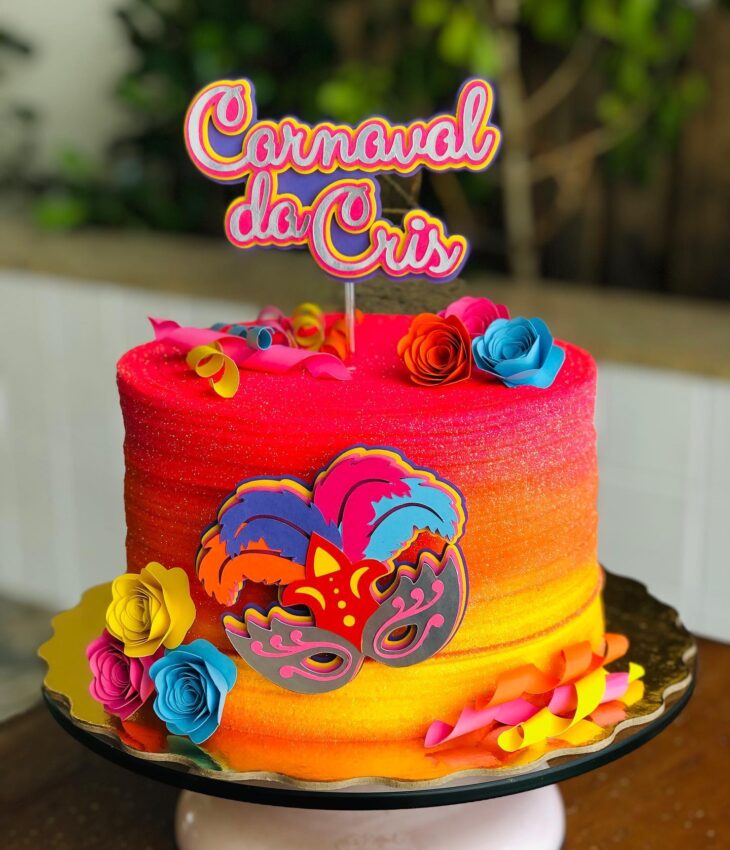 Bolo de Carnaval: 10 inspirações coloridas e festivas