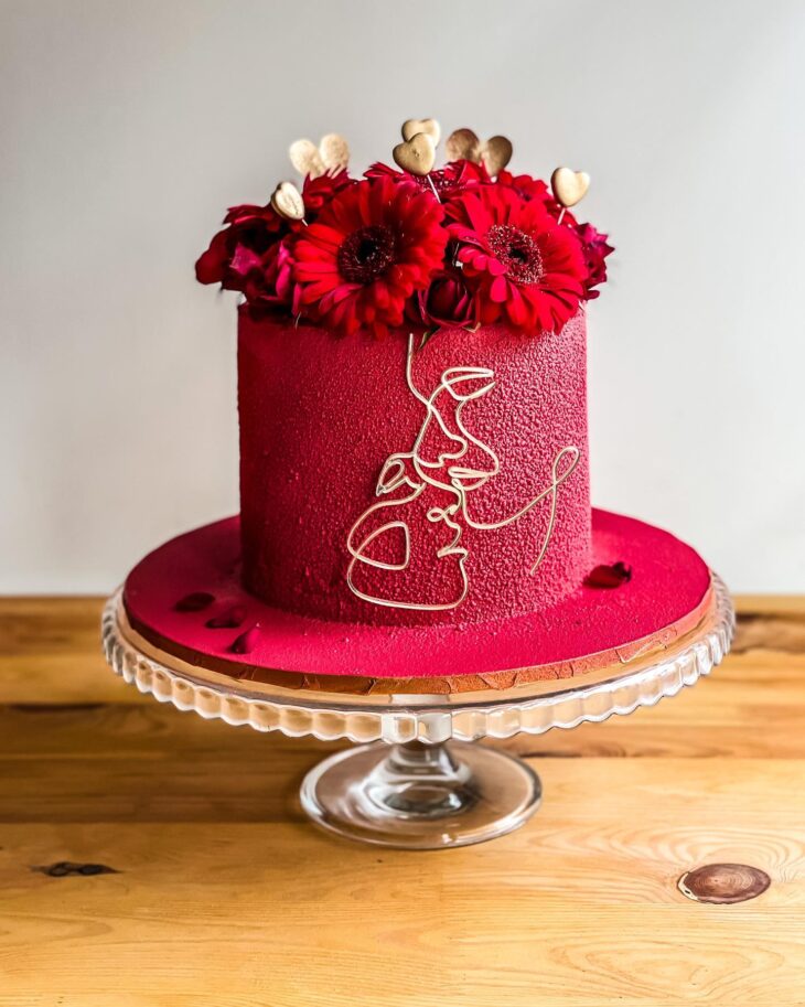 Bolo de aniversário menina coroa com nome e pasta de açúcar rosa – Love In  a Cake