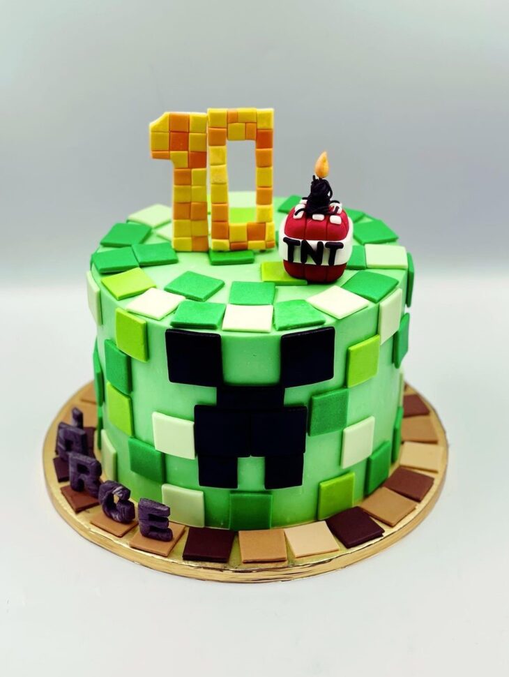 Sabor que vicia - Bolo Minecraft 🥰 Para os 5 anos do