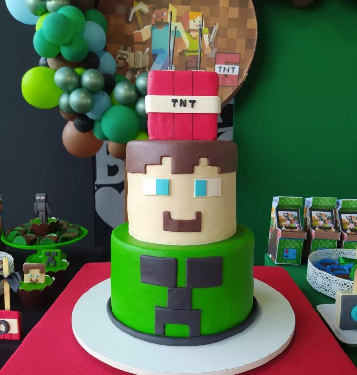 Bolo de Pasta Americana: Bolo Minecraft redondo verde e TNT de