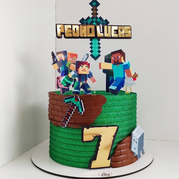 Bolo com tema verde e vermelho do Minecraft - Faça seu pedido online agora  - Entrega no dia seguinte! – O Presente Perfeito® Dubai