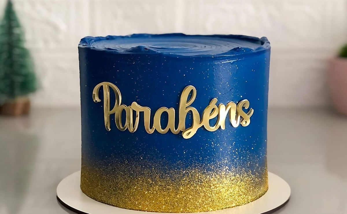 Marizete Dourado on Instagram: shades of blue for a men's cake . Tons de  azul para um bolo masculino ! . . #bolomasculino #tonsdeazul #chantininho  #chantilly