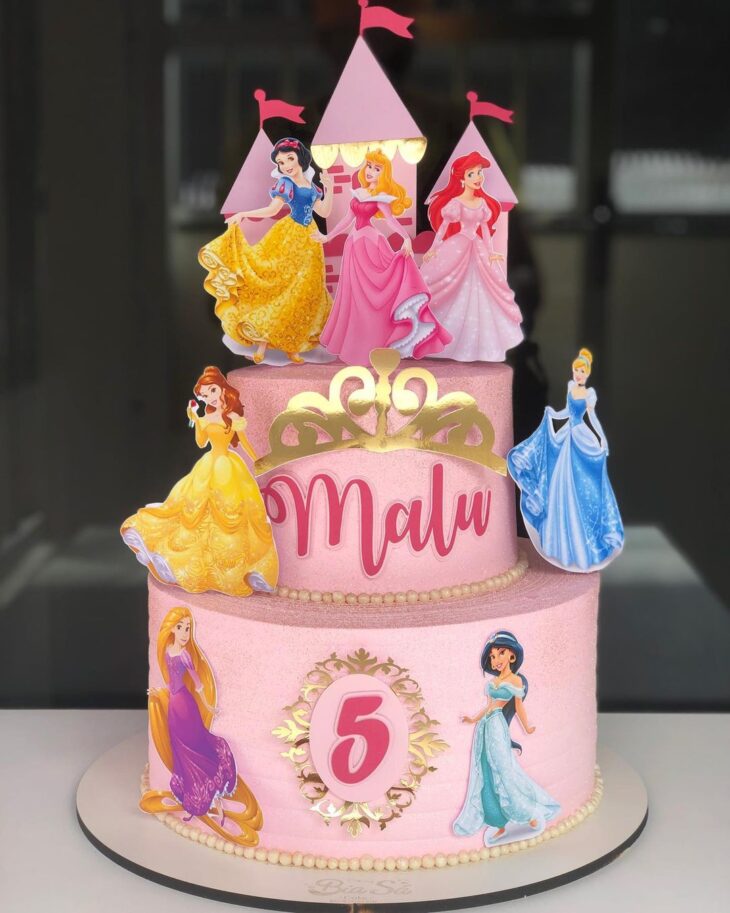 Bolos da Oriana: Bolo de aniversário das princesas da disney para a princesa  F.