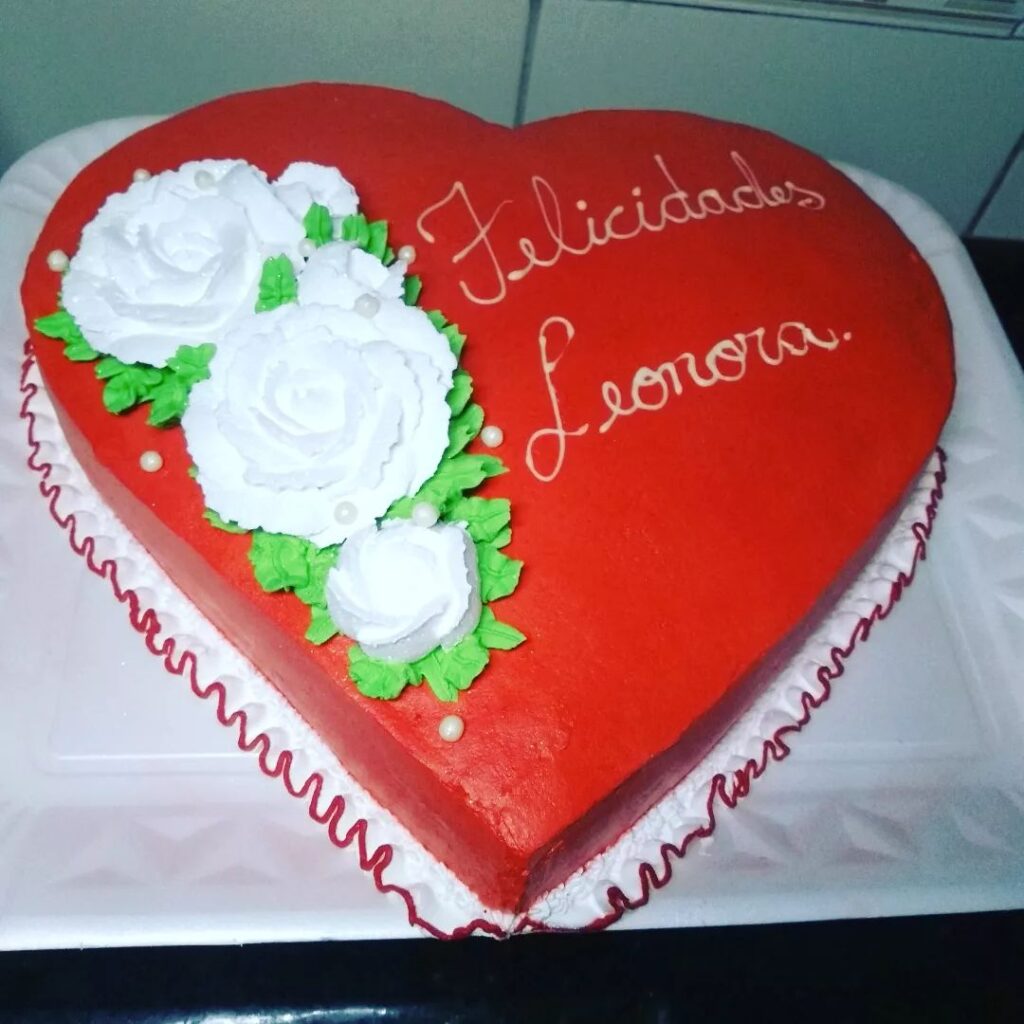 Bolo de coração vermelho