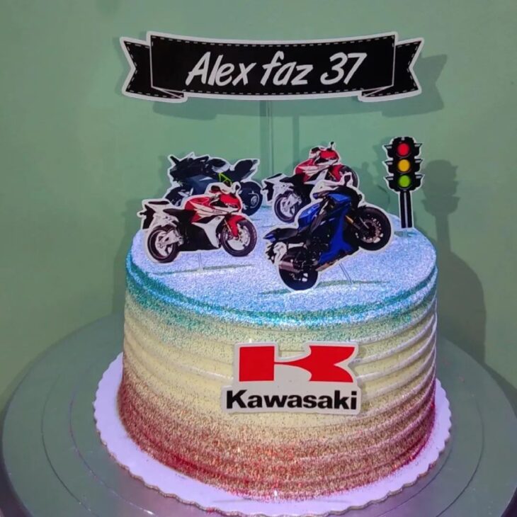 Bolinhos carinhosos - Bolos Decorados: Bolo Moto 4 Kawasaki