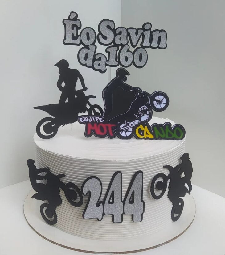 Bolo de moto: 50 decorações e 4 tutoriais para dar um grau