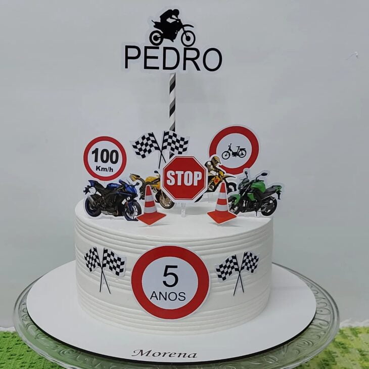 Topo Motoqueiro no bolo perfeito de @frcakesgourmet  Bolo motocross, Bolo  de aniversario decorado, Modelos de bolos de aniversário