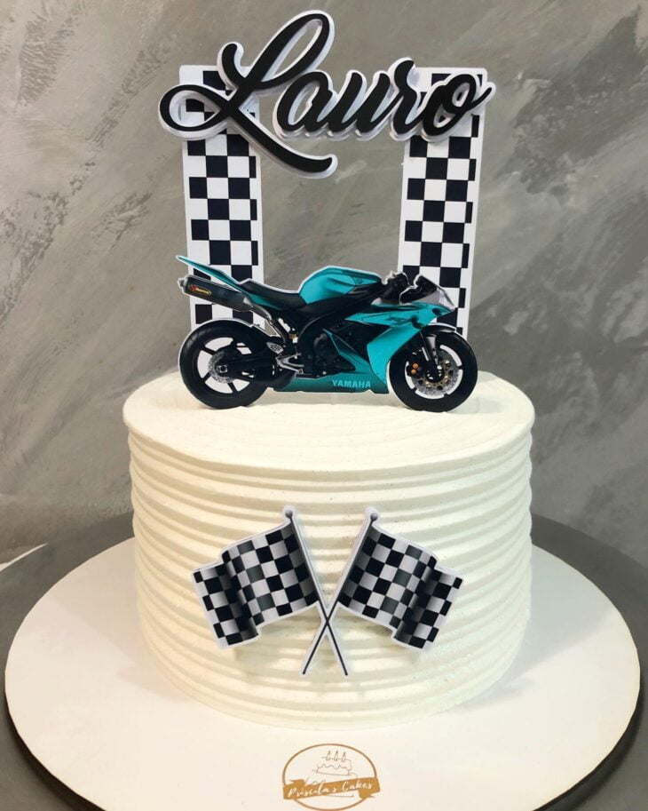 Bolo de hoje no tema motoqueiro🏍 - Maria Confeiteira