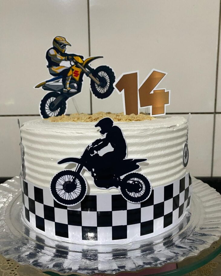 Bolo de moto: 50 decorações e 4 tutoriais para dar um grau