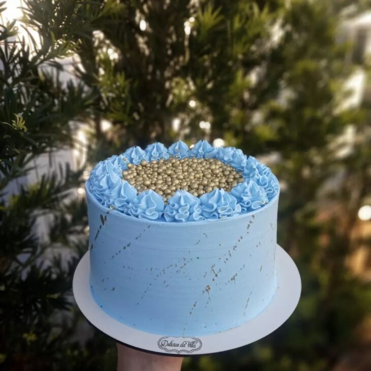 shades of blue for a men's cake . Tons de azul para um bolo masculino ! . .  #bolomasculino #tonsdeazul #chantininho #chantilly