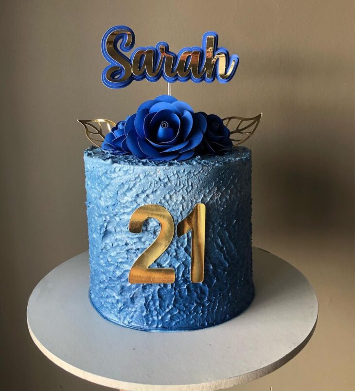 Marizete Dourado on Instagram: shades of blue for a men's cake . Tons de  azul para um bolo masculino ! . . #bolomasculino #tonsdeazul #chantininho  #chantilly