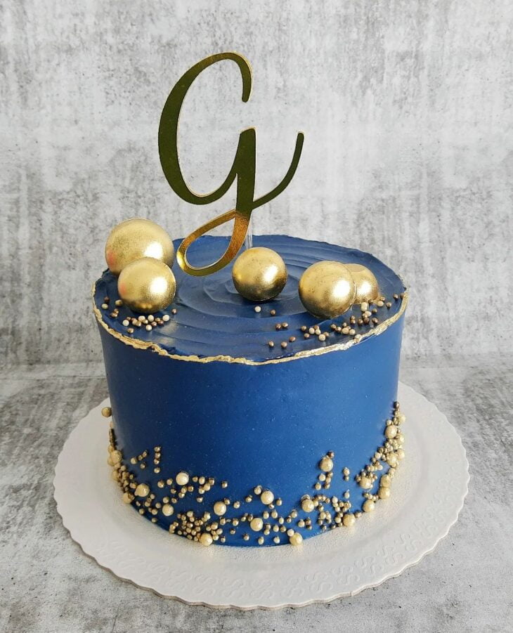 Neusa Bolos - Modelo azul com dourado para o aniversário