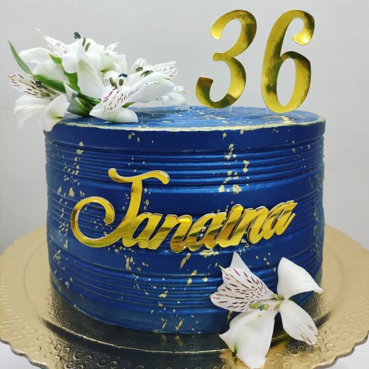 bolo azul com dourado feminino