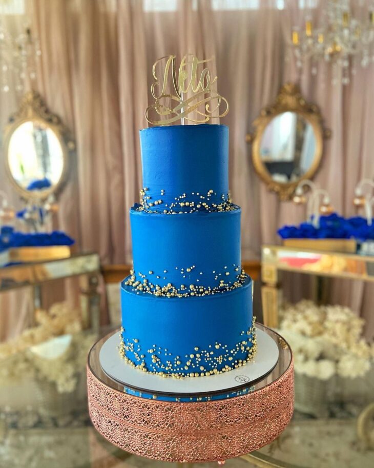 Bolo de formatura azul e dourado