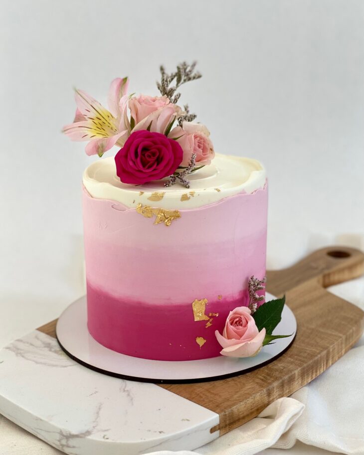 Bolo com Rosa Chantilly P/Mulher Fácil de decorar 