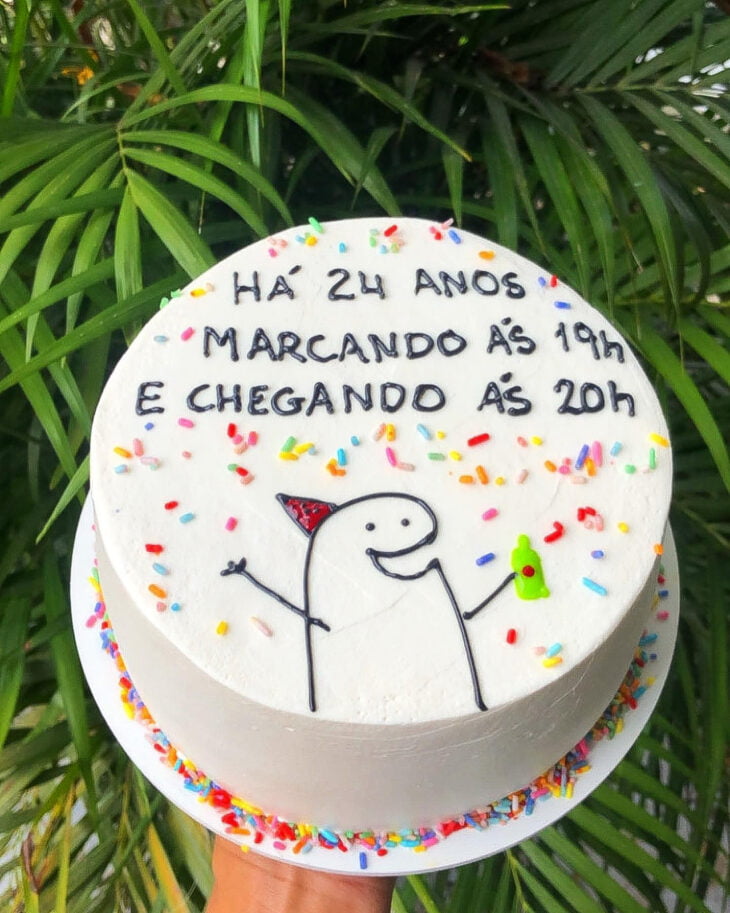 Pin de Flavia Maria em Bolos drip cake em 2023  Festa de aniversário  colorida, Bolo de verão, Festa simples aniversario