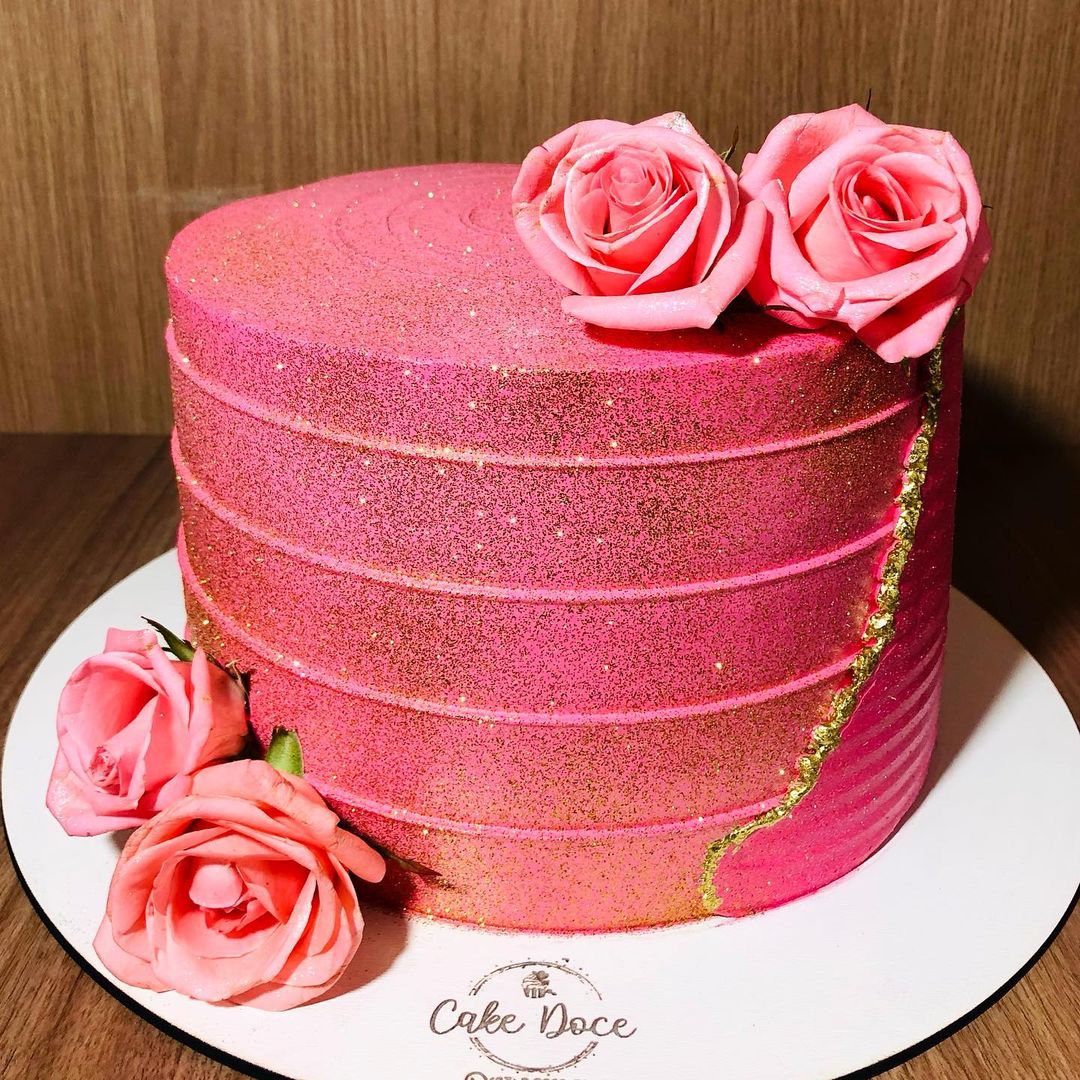 Bolo feminino no rosa com dourado 🎉