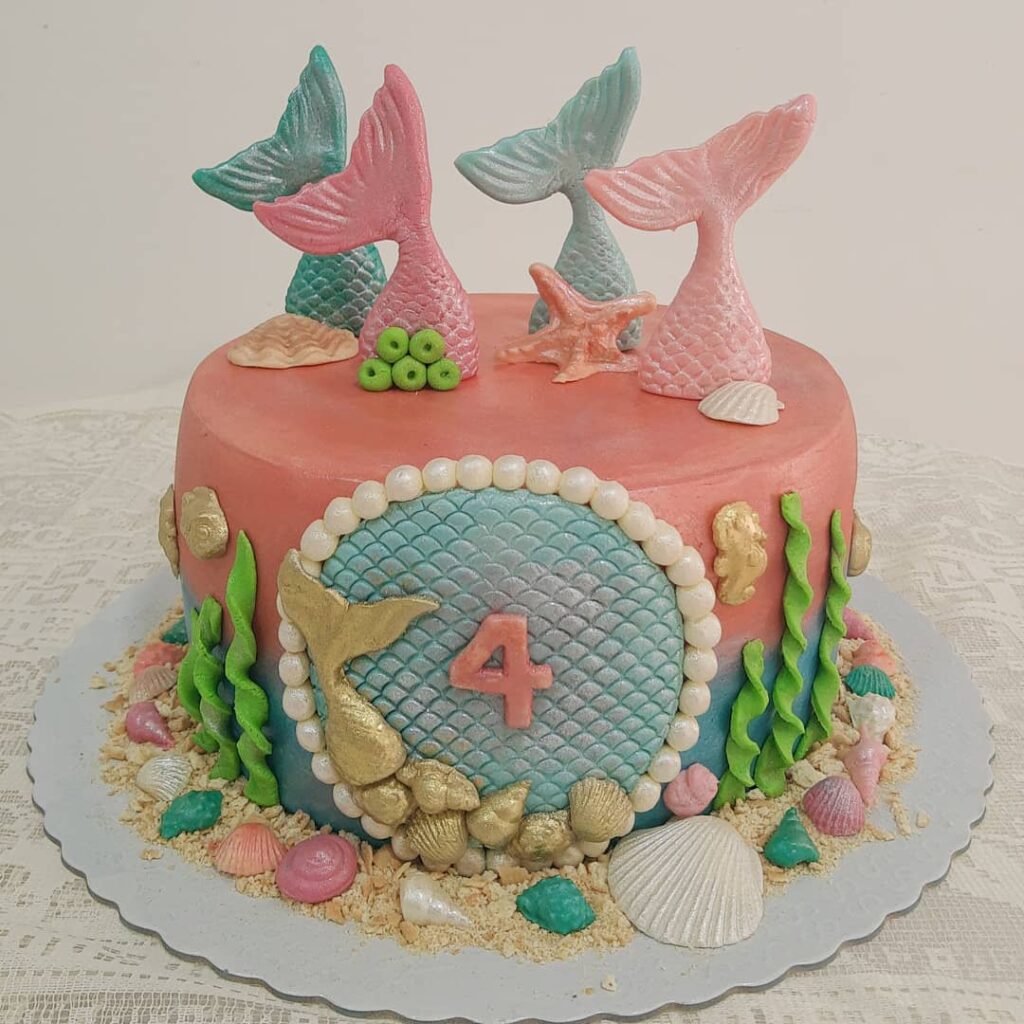 Bolo Ariel: 100 inspirações delicadas e cheias de cor  Festa de  aniversário ariel, Bolos de aniversário da sereia, Bolos ariel