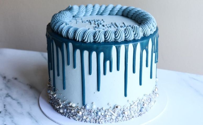 100 fotos de bolo azul que trazem serenidade e harmonia para celebração