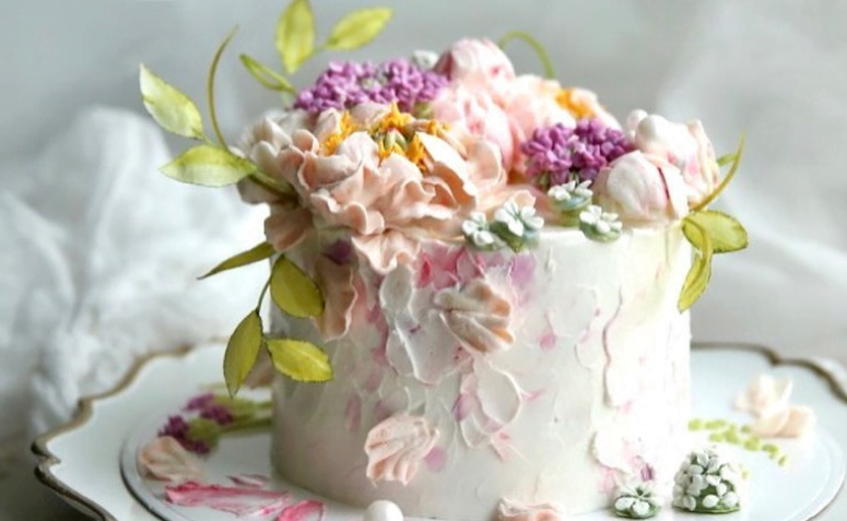 Seleção linda de bolos decorados com flores por @sabor_real_