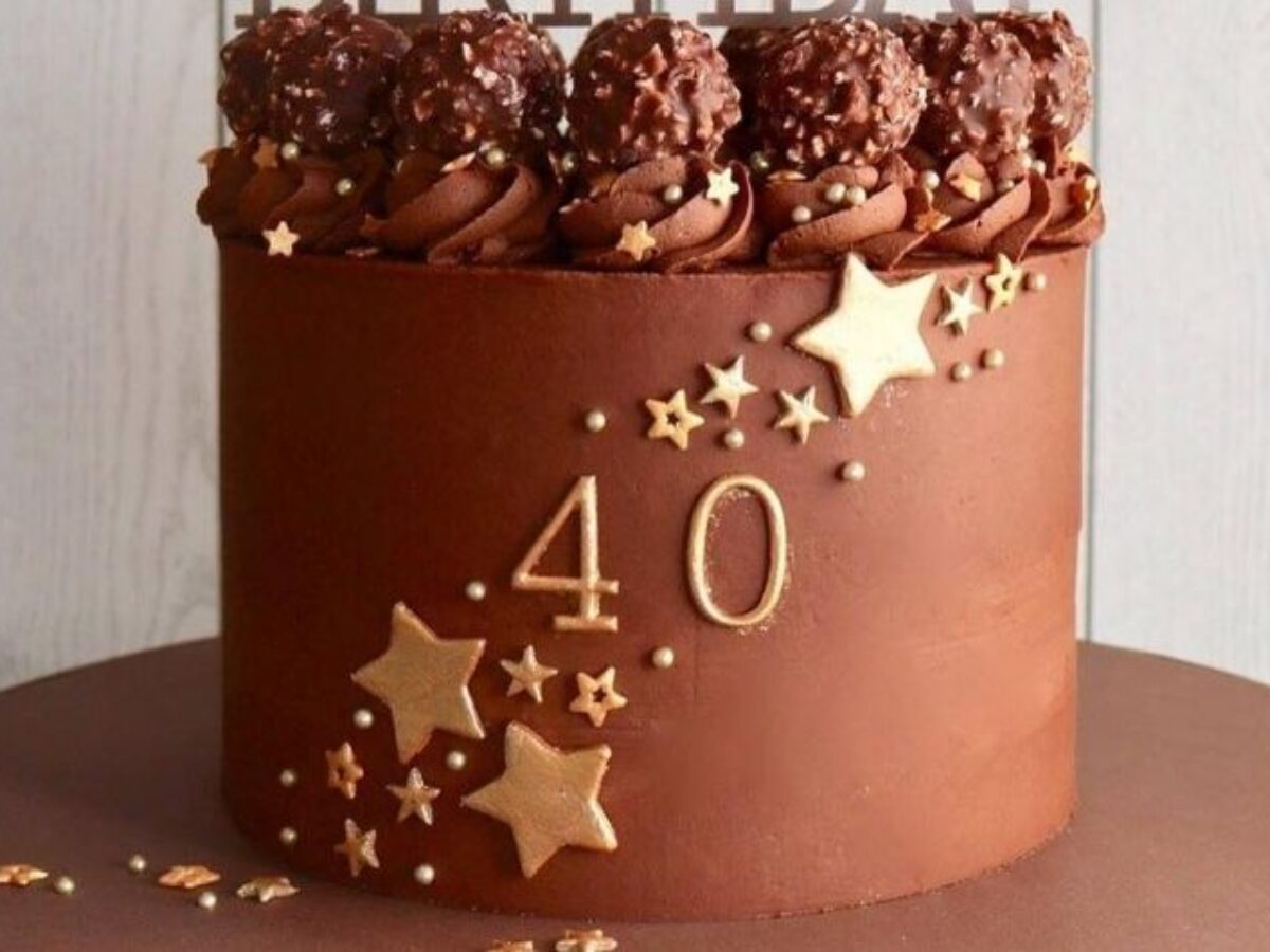 Bolo marsala com borboletas em 2023  Bolo de aniversario adulto, Bolo,  Bolos de aniversário