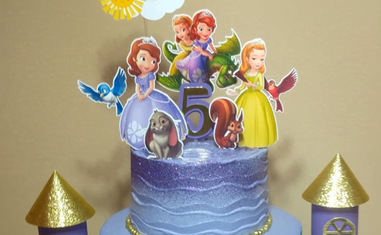 Tutoriais e 90 formas de ter um bolo da Princesa Sofia para uma festa encantada