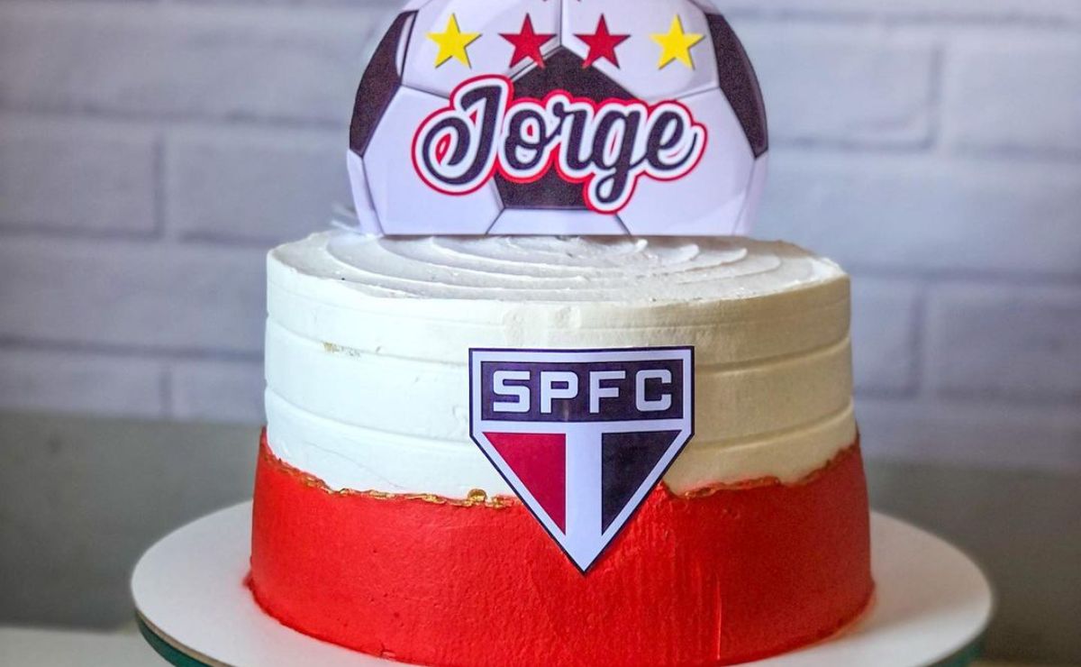 Marque um golaço comemorando com um bolo do São Paulo